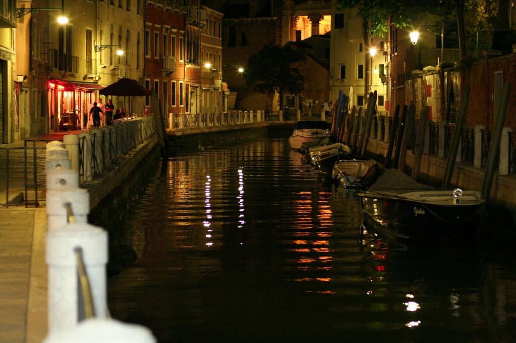 Románticos paseos al atardecer en Venecia